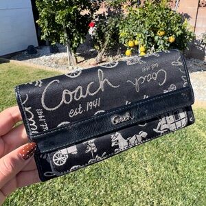 Coach Vintage Y2K Black Horse & Carriage Canvas Print Patent Leather Trim Wallet